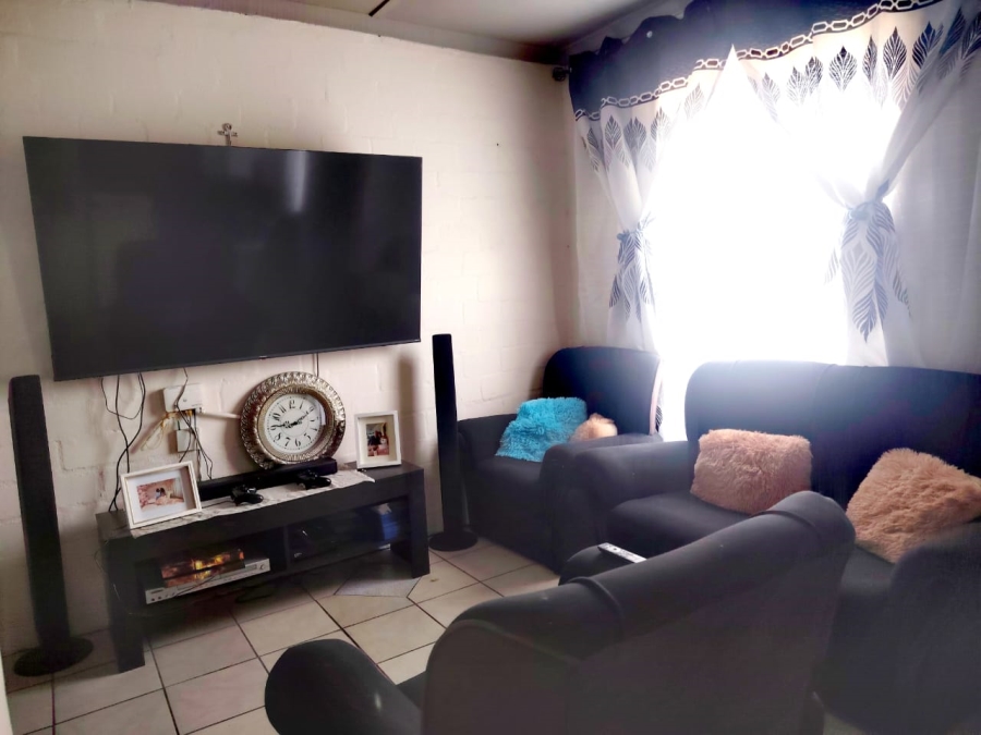 2 Bedroom Property for Sale in Roosendal Western Cape